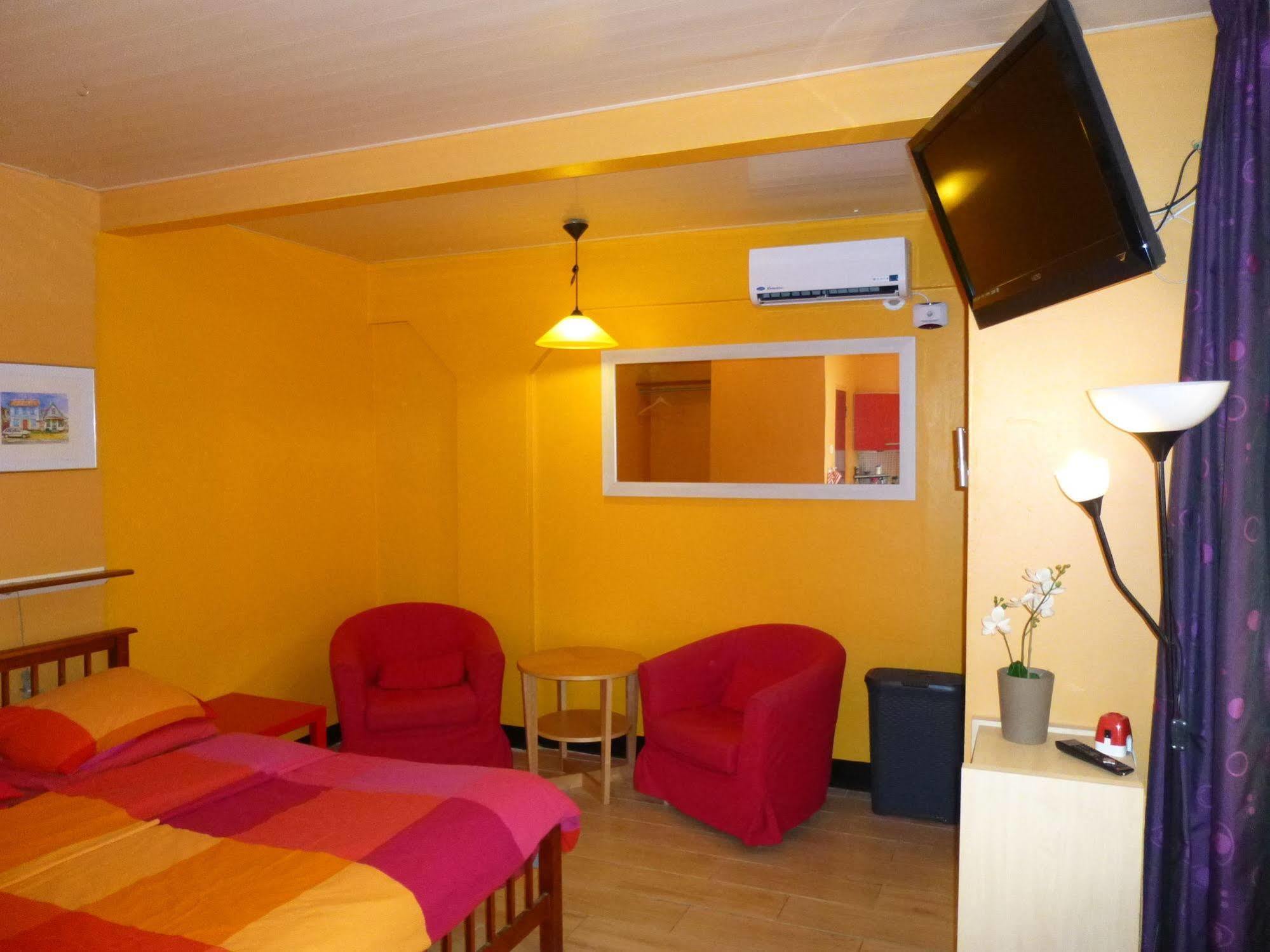 Kekemba Apartments ปารามารีโบ ภายนอก รูปภาพ